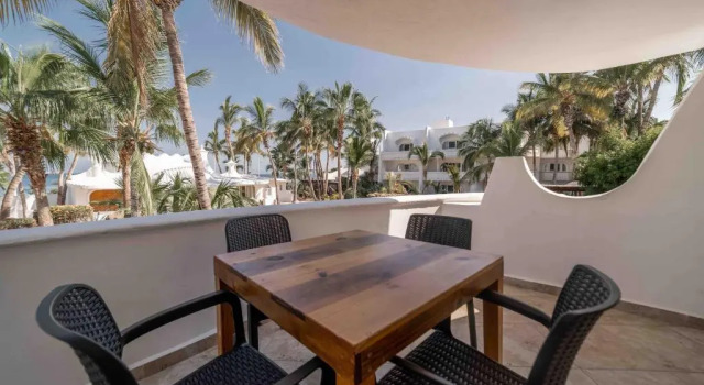 Люкс с балконом Hotel & Suites El Moro