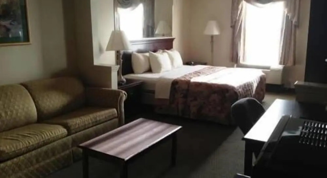 Люкс American Inn & Suites - High Point NC