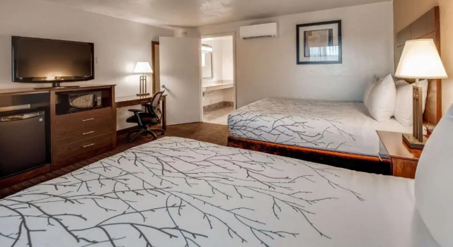 Четырёхместный номер Deluxe Best Western Prescottonian