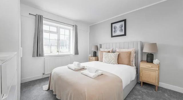Spacious Room In Morden, Varaa Huoneisto Asunnot kohteessa Merseyside, Huoneisto