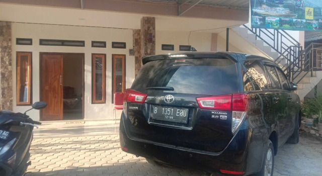 EXPRESS O 91722 Home Stay Dan Sewa Mobil Jhon's Family