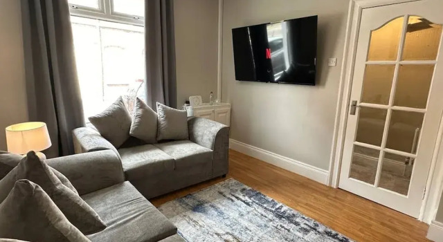 2br Ormeau Central in Belfast, Забронировать Дом для отпуска Виллы Белфаста, рядом с The Belfast Empire Music Hall, Вилла