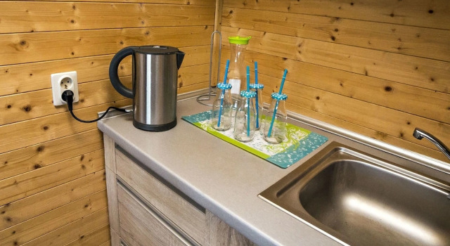 Коттедж Lovely House Overlooking the Lake, Near the Sea, Ideal for 9 People