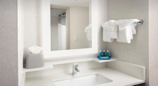 Четырёхместный номер Standard Holiday Inn Express Boston - Saugus by IHG