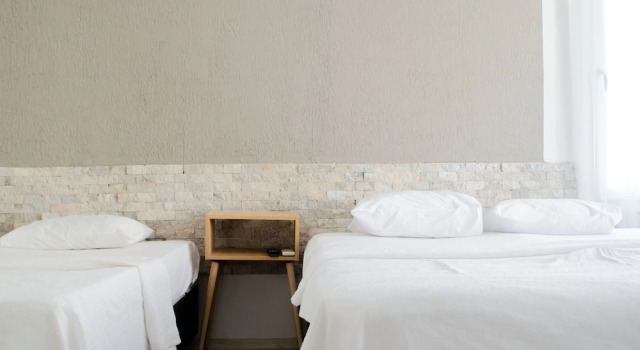 1989 Hotel Sebat