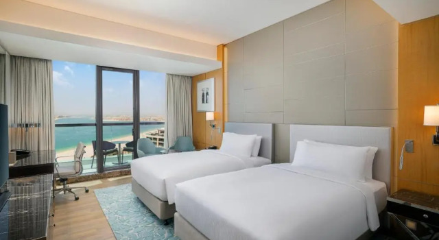 Двухместный номер Deluxe с балконом и с видом на море Hilton Dubai Palm Jumeirah