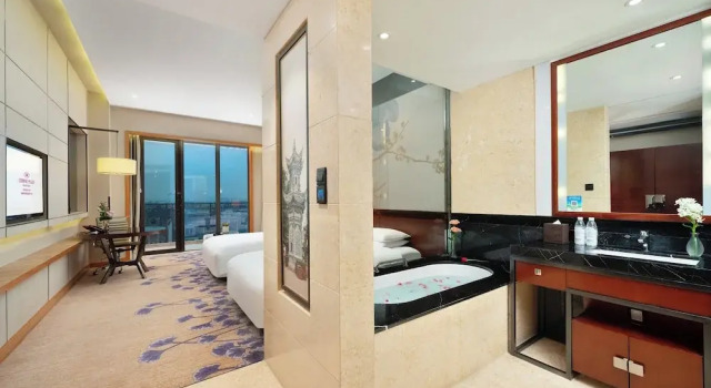 Четырёхместный номер Standard Crowne Plaza Chengdu West by IHG