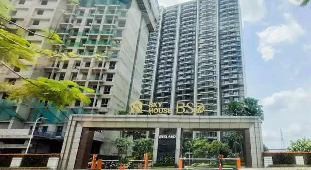 Comfort and Strategic Studio at Sky House BSD Apartment near AEON