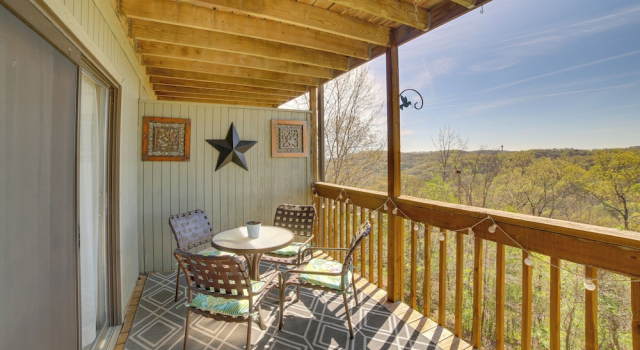 Апартаменты с 2 комнатами с балконом Unwind Fireside: Ozark Mtn Condo w/ Resort Perks!
