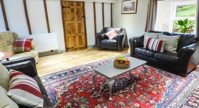 Cwmllechwedd Uchaf, Book Hotel Llanilar Ceredigion