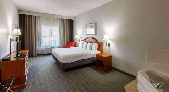 Двухместный люкс Country Inn & Suites by Radisson, El Dorado, AR