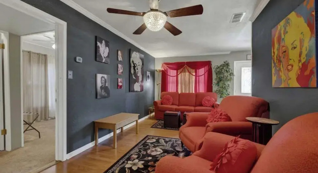 Marilyn House Iconic Charm 3 Mins to Downtown!