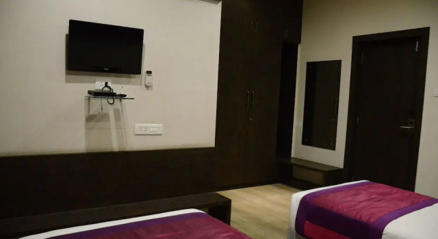 Двухместный номер Deluxe c 1 комнатой Hotel Sai Vijay