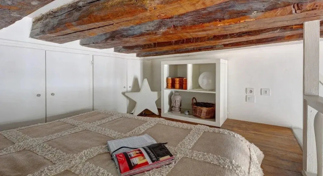 Charming Le Marais Mezzanine Studio, Забронировать Апартаменты/квартира Париж Иль-де-Франс, рядом с Станция метро Rambuteau