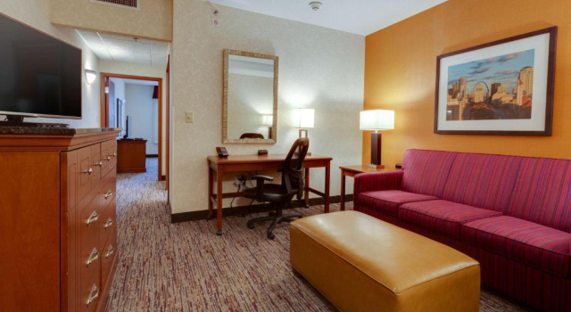 Люкс Drury Inn & Suites St. Louis Forest Park