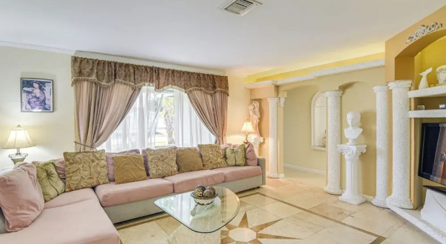 Pompano Beach Home w/ Pool & Dock ~ 4 Mi to Pier!, Prenota Casa vacanze Pompano Beach Broward County