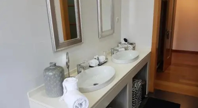Door 12, Sintra Guest House, Забронировать Гостевой дом Отели Синтра с парковкой, рядом с Научный центр Синтры, Парковка