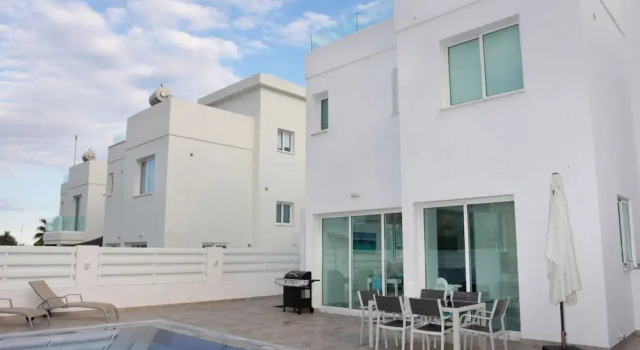 Villa Ioli Green Bay, Book Villa Hotels in Protaras with Parking, near Neolithic Settlement, Parking