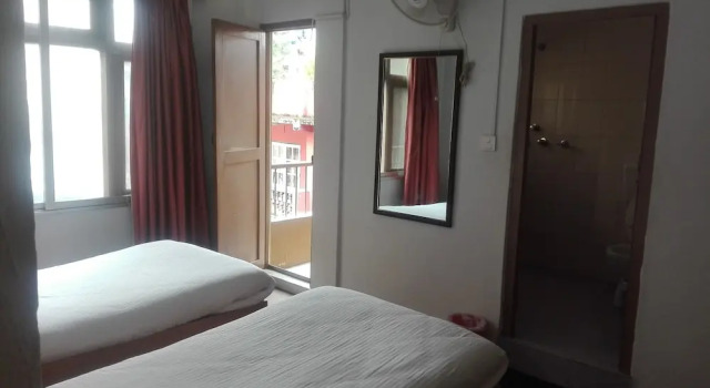 Двухместный номер Economy с балконом Hotel Nana