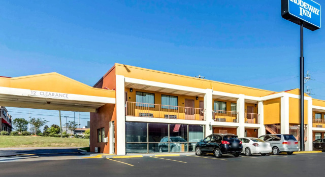 Rodeway Inn Prattville, Book Hotel Hoteller i Prattville med parkering, Parkering