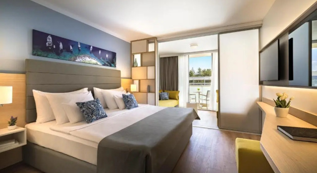 Семейный номер Superior с балконом Valamar Parentino Hotel