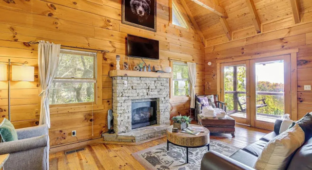 Mountain-view Deck Oasis: Cabin Near Attractions, Забронировать Отель Отели Пиджен-Фордж 3 звезды, рядом с Американские горки Смоки-Маунтин, 3*