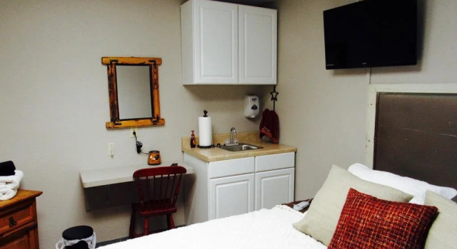 A Place to Stay Reservations Rooms, Забронировать Отель Бандера Texas Hill Country, рядом с Bandera City Park
