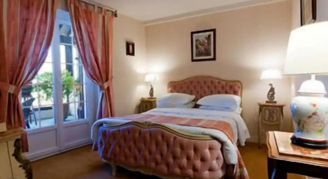 LOGIS - Hôtel & Restaurant Le Gonfalon, Réserver Hôtel Germigny-l'Évêque 