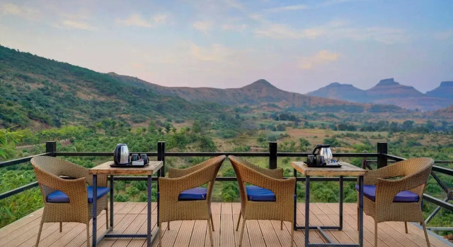 Wabi Sabi Resort, Varaa Lomakeskus Hotellit New Delhi uima-altaalla, Uima-allas