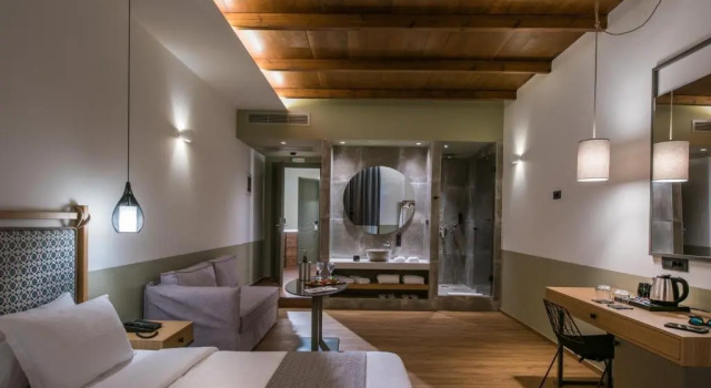 Полулюкс Petousis Hotel & Suites