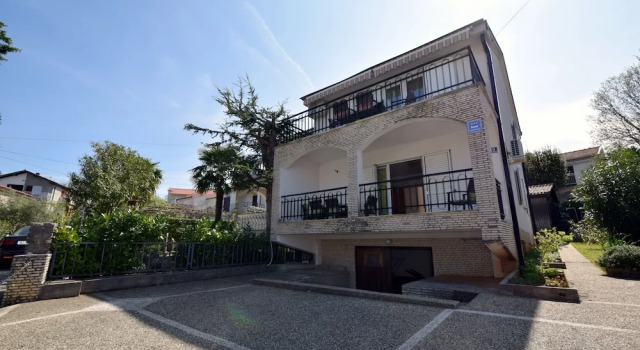 Villa Jeka, Malinska, Krk, Prenota Appartamento Hotel a Isole Quarnerine con parcheggio, Parcheggio