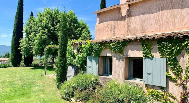 House With 3 Bedrooms in Roussillon, With Wonderful Mountain View, Shared Pool, Enclosed Garden