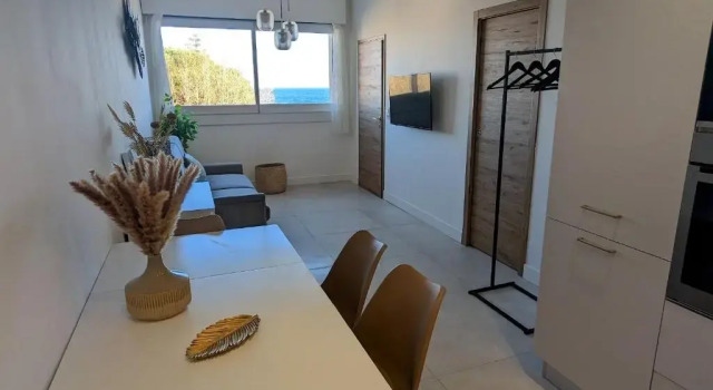 Superb apartment with sea view, 200m from beach, Varaa Huoneisto  