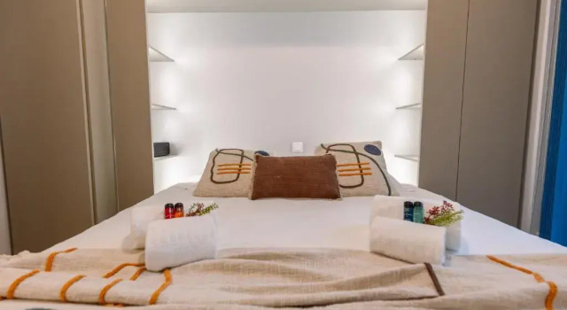 Апартаменты Comfortable 2 Bedroom Apartment With Sea-view