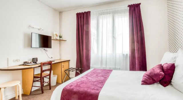 Трёхместный номер Standard Logis Hôtel-Restaurant La Coupe dOr