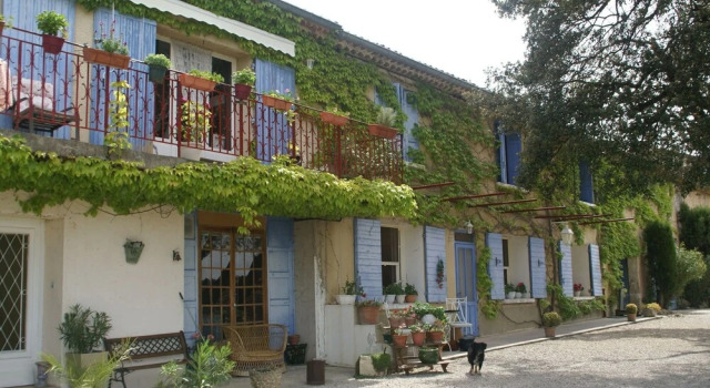 Luxurious Holiday Home with Pool in Pertuis France, Book Hotel Hoteller i Pertuis med pool, Swimmingpool