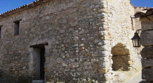 Gites de Fontroussière, Забронировать Отель Отели Вара с бассейном, Бассейн