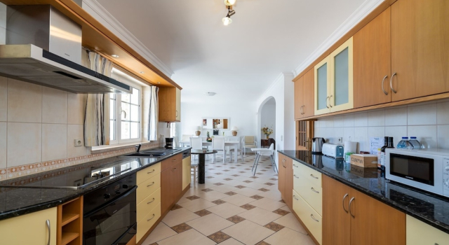Вилла Heated Pool 6 Bedroom Private Villa in Center of Olhos de Água