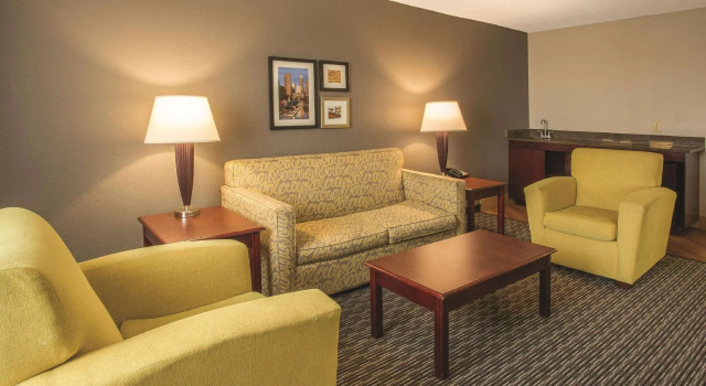Двухместный люкс La Quinta Inn & Suites by Wyndham San Antonio Riverwalk