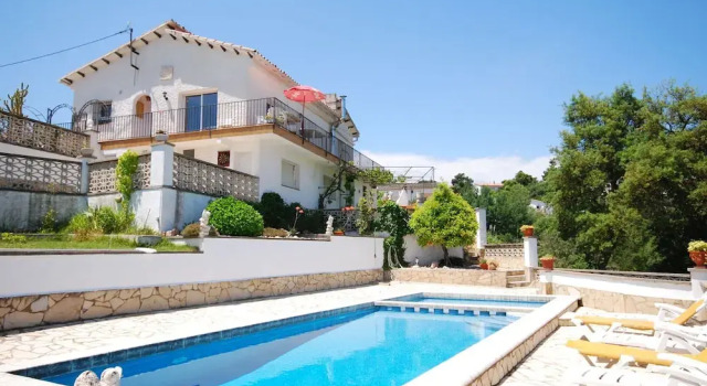 Serene Villa in Lloret de Mar With Private Swimming Pool, Rezervați Vilă Lloret Blau Catalonia