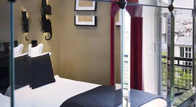 Четырёхместный номер Standard с балконом Hotel Le Chat Noir