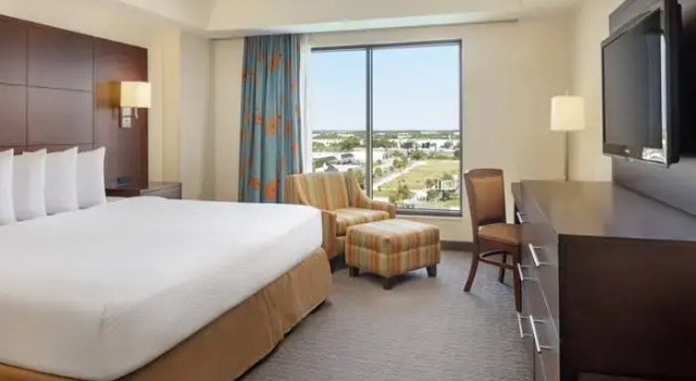 Luxus Suite mit Seeblick Ramada Plaza by Wyndham Orlando Resort & Suites Intl Drive