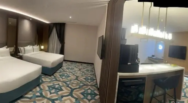 Семейный люкс CHRISTEE SUITES HOTEL