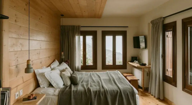 Adama, Book Guesthouse Mouresi 