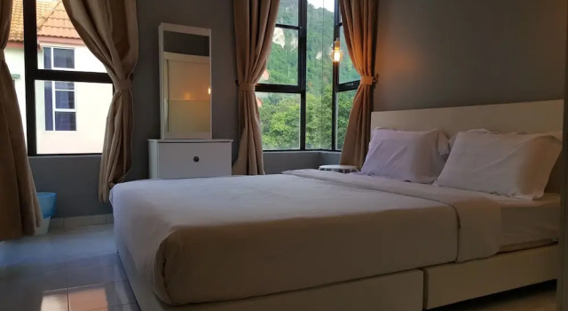 Apartament 3 pokoje i balkonem Tulip Hotel