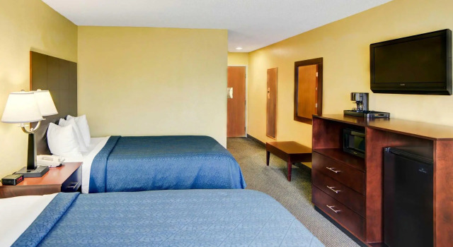Двухместный номер Standard Quality Inn & Suites Grand Prairie South