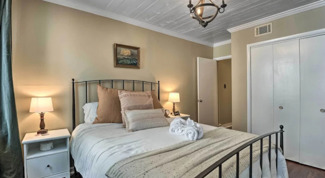 Classic Fells Point Condo on Broadway Square!, Buchen Sie Ferienwohnung Fells Point Baltimore