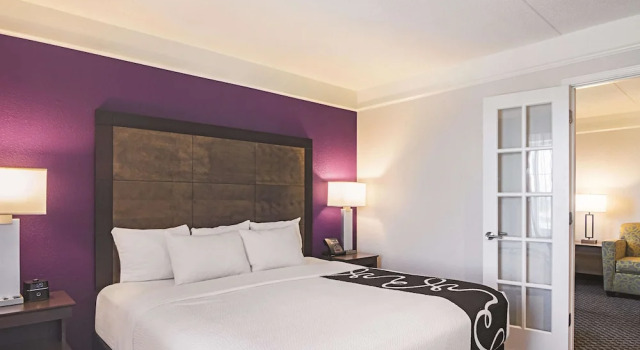 Двухместный люкс Deluxe с видом на внутренний двор La Quinta by Wyndham Oklahoma City - NW Expwy