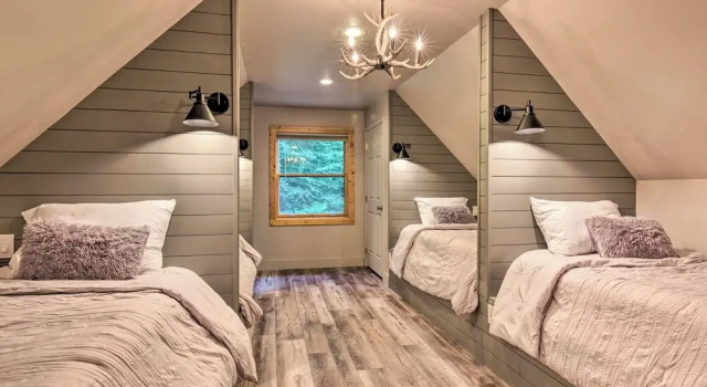 Коттедж 7 Mi to Ski Slopes: Mars Hill Cabin w/ Hot Tub!