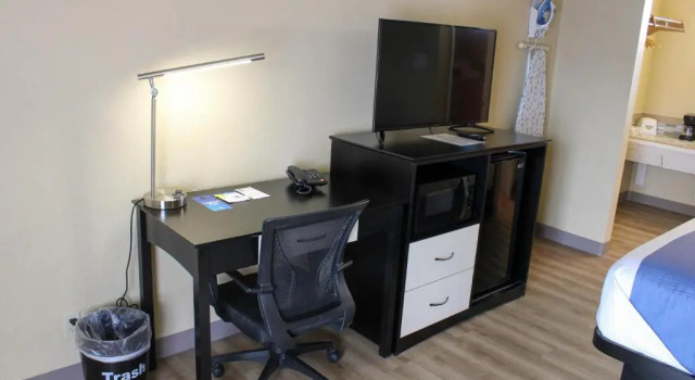 Четырёхместный номер Deluxe Days Inn by Wyndham Bend